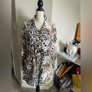 Chicos Woman’s Jacket in Sz 1 I gently used condition jacket is stunning piece